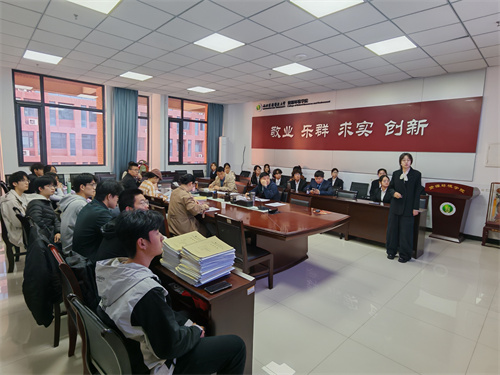 学生答辩.jpg