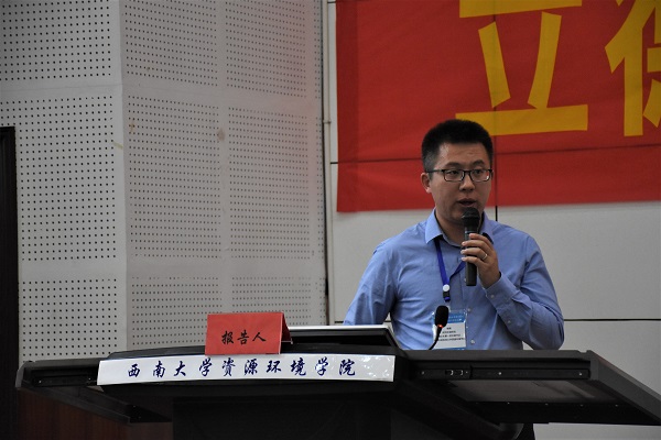 41467cd8d6894af39ba58bc9fd1935fc.jpg 西北农林科技大学资环学院李腾作报告.jpg
