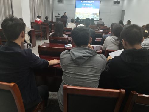 87eb35bfc2dd4497ae1d32191c437c86.jpg 王旭东副院长在山西大学做招生宣传报告.jpg