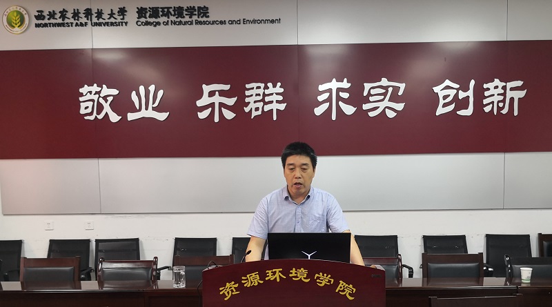 7e5abc3b9c764495be5dc8cb63b5c06f.jpg 副院长王旭东主持招生宣传活动2.jpg