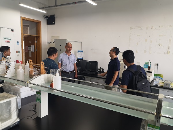 e2c9c086725c4220ba4231c83d1153cf.jpg 参观资源与环境科学研究中心.jpg