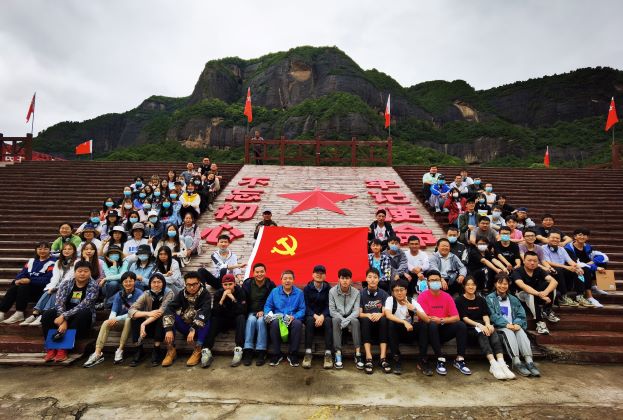 a70c8d89c7044db8a0340270bd11e96e.jpg 合影.jpg